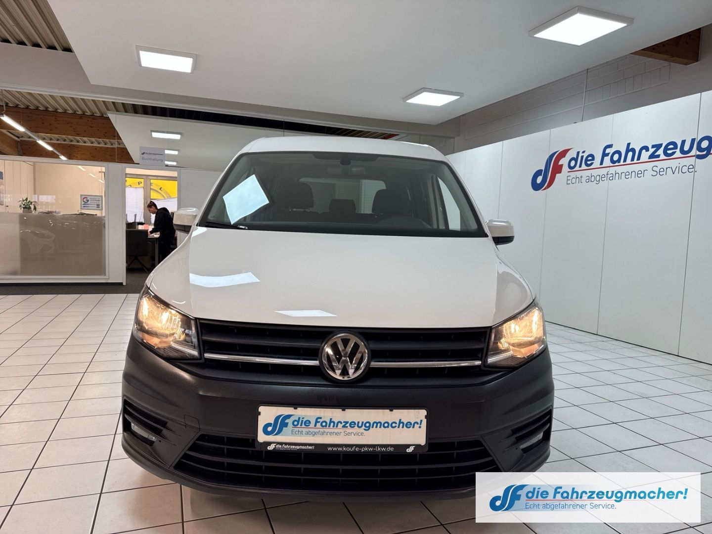 Fahrzeugabbildung Volkswagen Caddy Trendline BMT Navi SHZ Notbremsass. Temp P