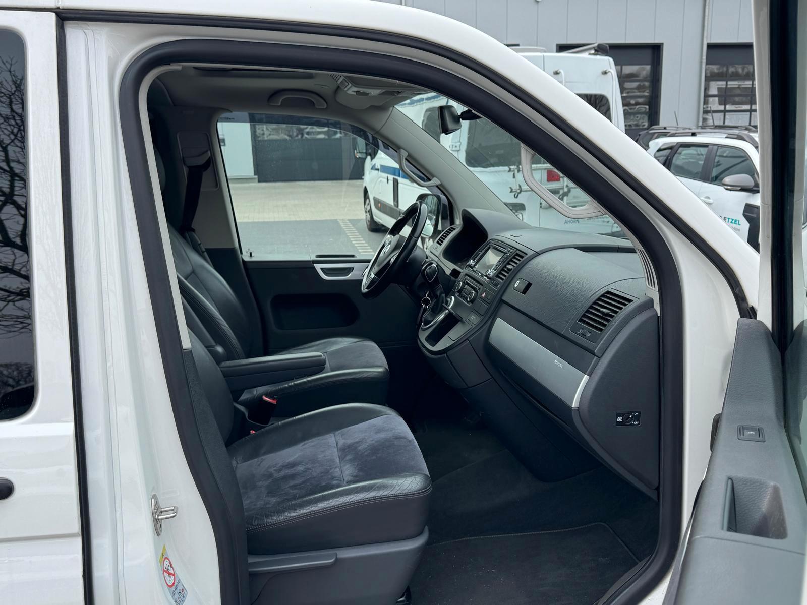 Volkswagen T5 Multivan Edition 25 2.0 TDI 179 ch BVA / 7 places / Alcantara / Toit panoramique / Chauffage auxiliaire