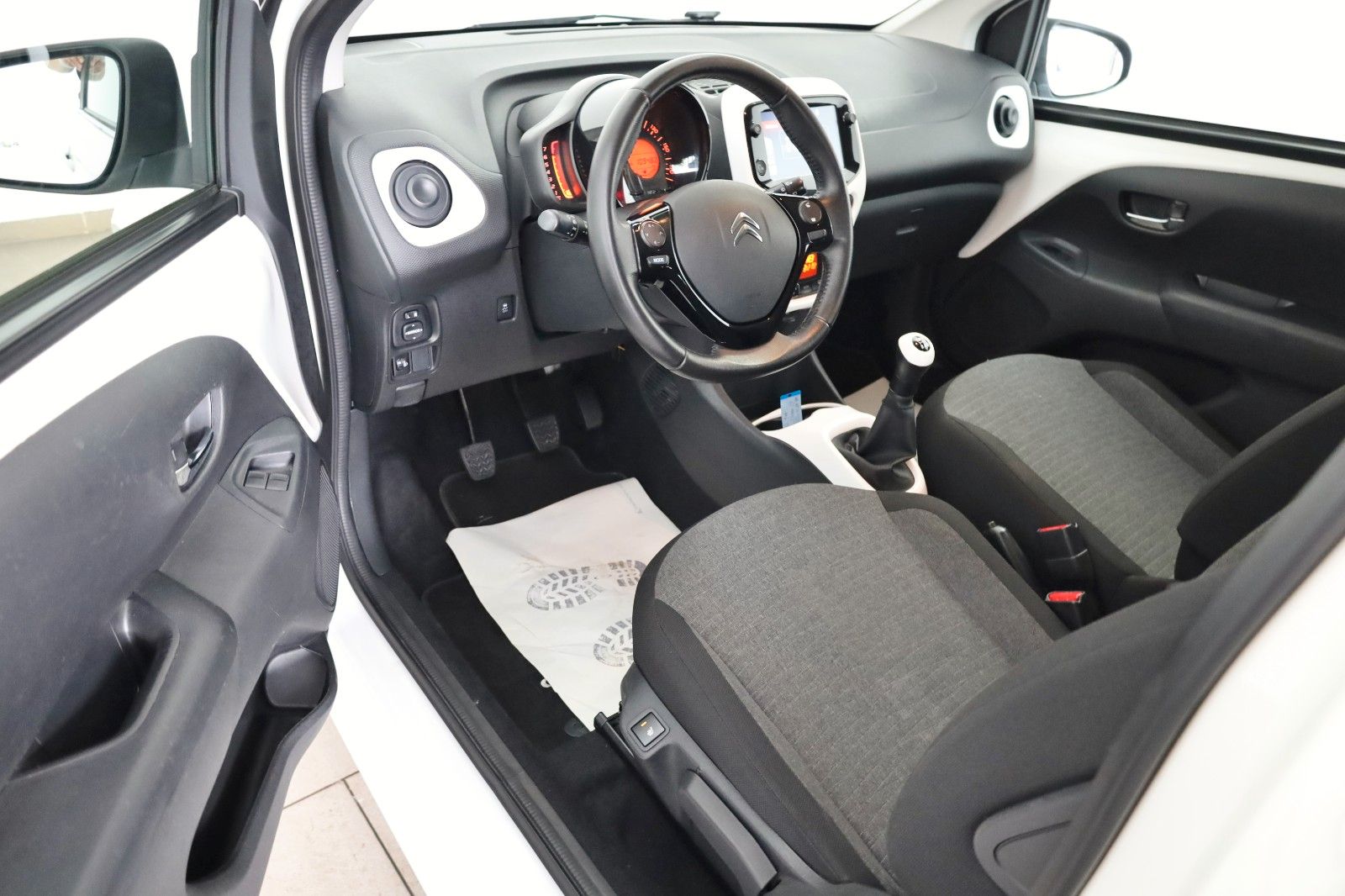 Fahrzeugabbildung Citroën C1 Shine Edition Elektro-Paket,SH,Kamera,SR+WR