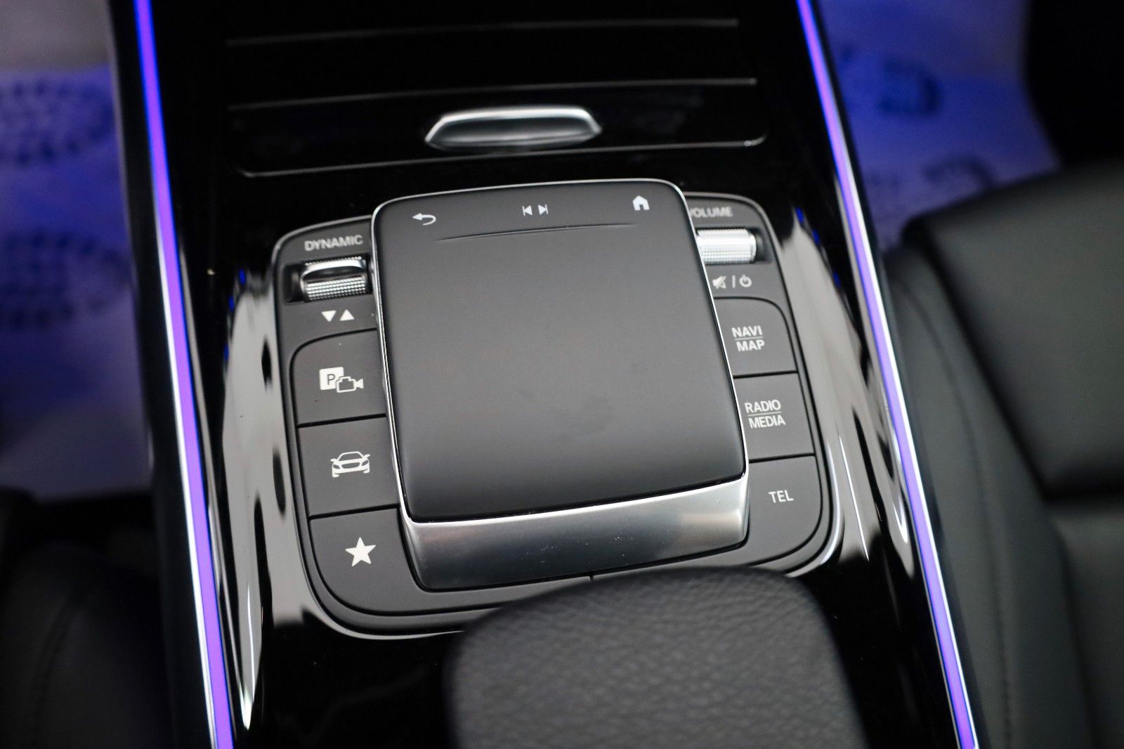 Fahrzeugabbildung Mercedes-Benz GLA 200d Leder,Navi,LED,Kamera,SH,Park-Paket