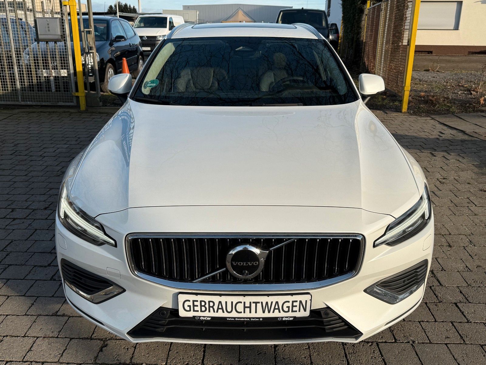 Volvo V60 Kombi Plus Bright Recharge Plug-In Hybrid AW imagem 2