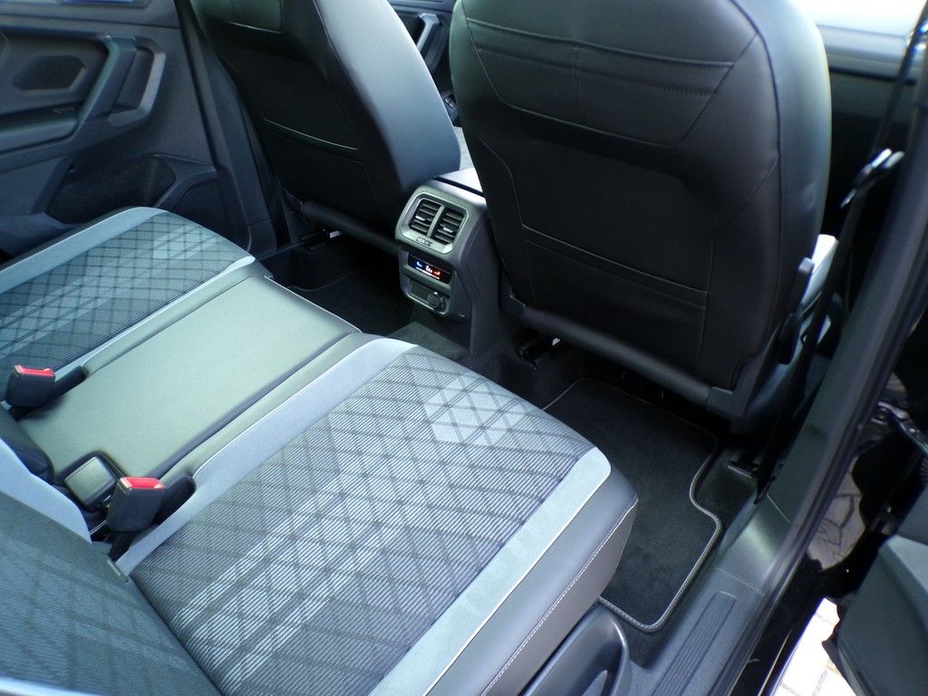 Fahrzeugabbildung Volkswagen Tiguan R-Line 1.4 TSI eHybrid DSG *R-Line*Navi