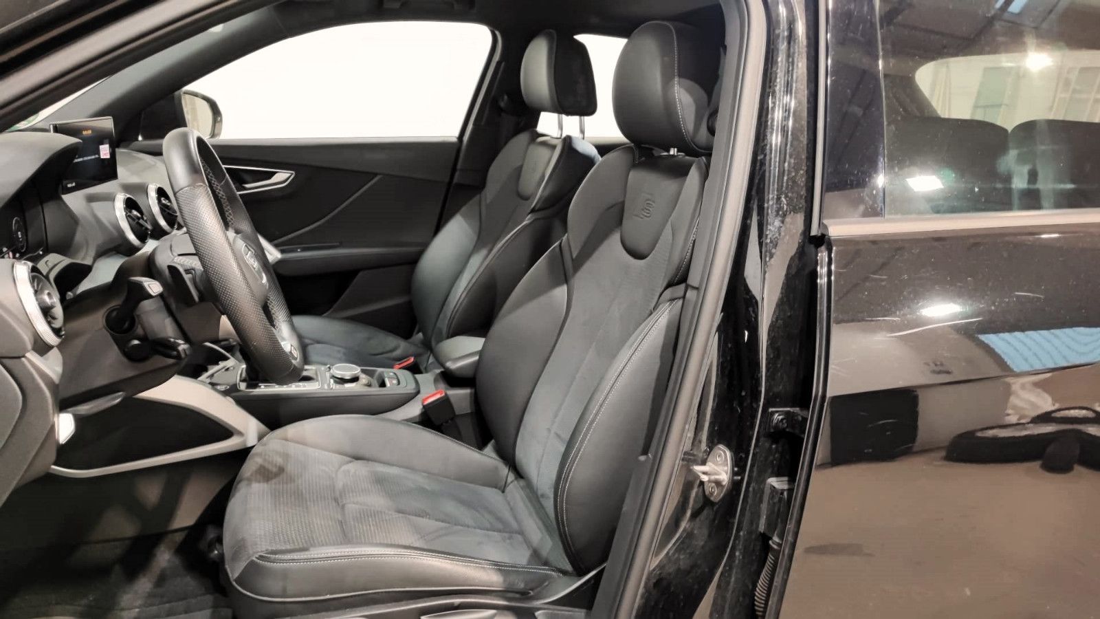 Fahrzeugabbildung Audi Q2 35TFSI 3xS-line Pano Matrix ACC B&O Kamera19"