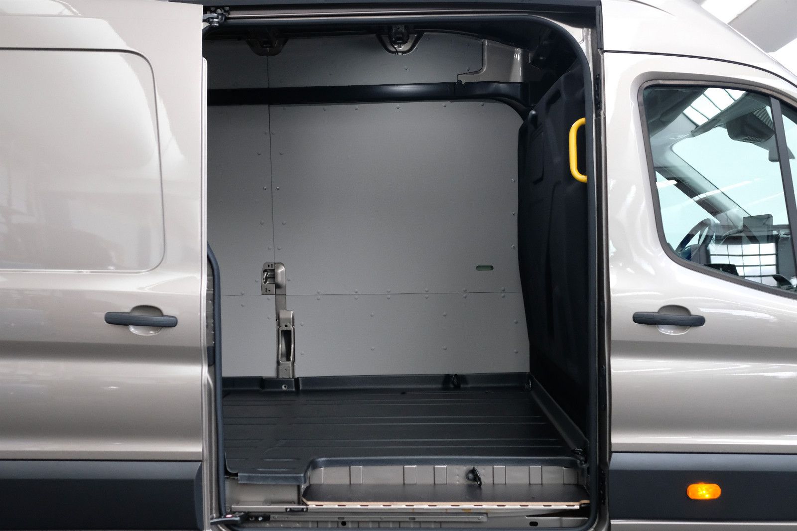 Fahrzeugabbildung Ford Ford Transit Kasten 350 L4H3 Trend