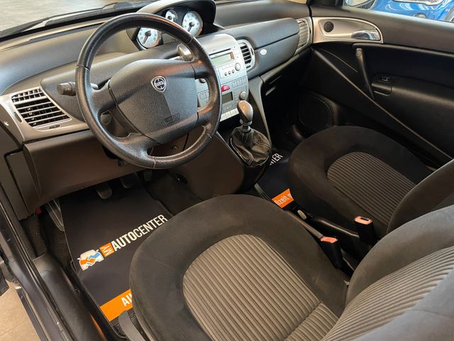 Lancia Ypsilon 1.4 8V Oro *KLIMAAUT.*2.HD*TÜV 062027*