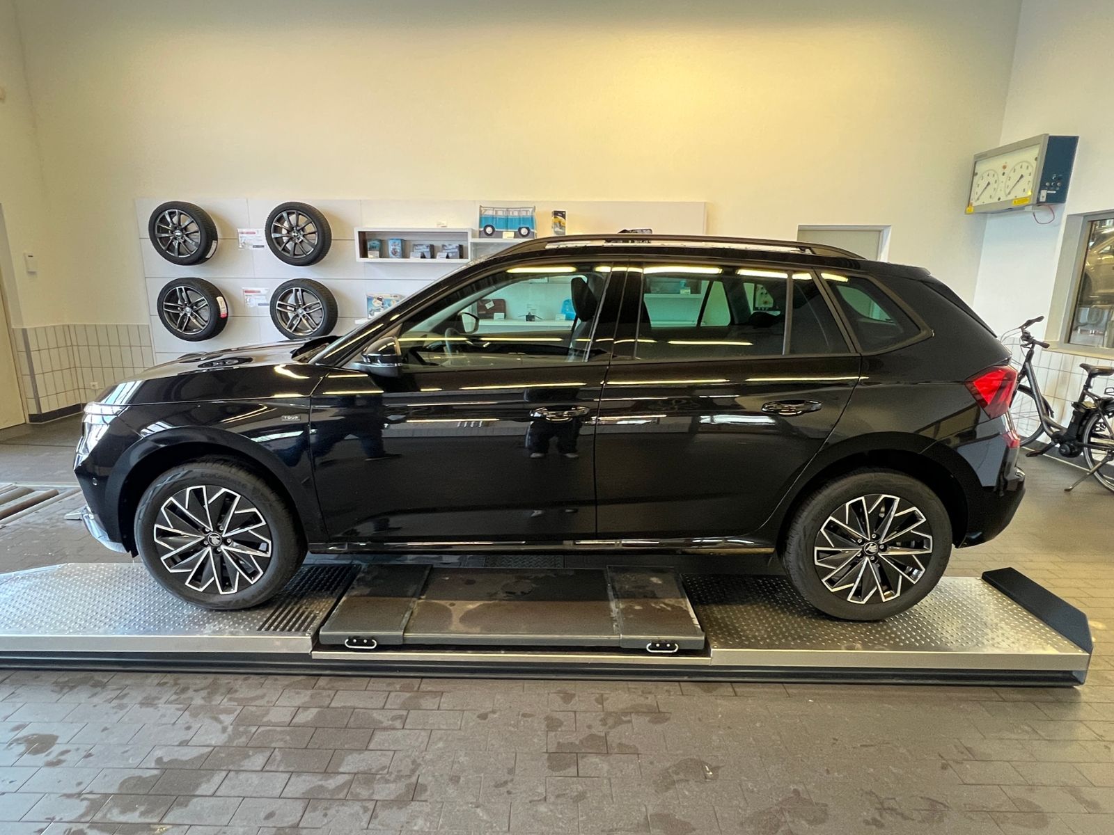 Fahrzeugabbildung SKODA Kamiq Tour 1.0 TSI DSG *AHK, Matrix-LED, Kamera*