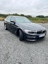 BMW 530d xDrive Touring A - AHK, HUD, STHZ, DAB,  - graue BMW 530