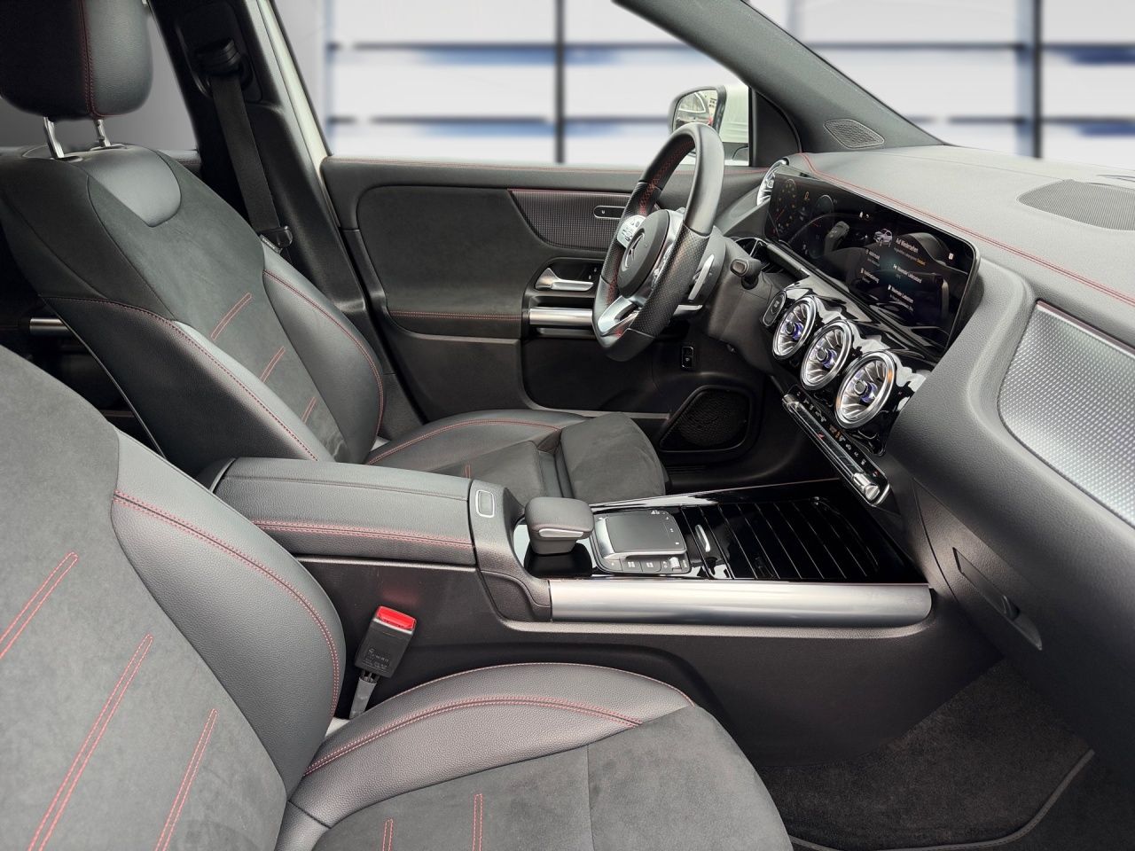 Fahrzeugabbildung Mercedes-Benz EQA 300 4M BONUS+AMG+SOUND+CARPL+KEYL+LED+KAMERA