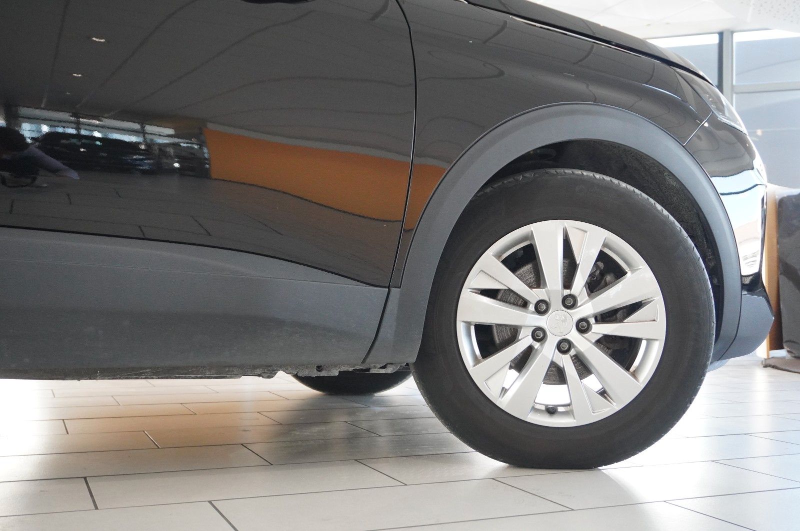 Fahrzeugabbildung Peugeot 5008 1.2T ACTIVE PACK 7-SITZ NAVI/LED/KAMERA/DAB