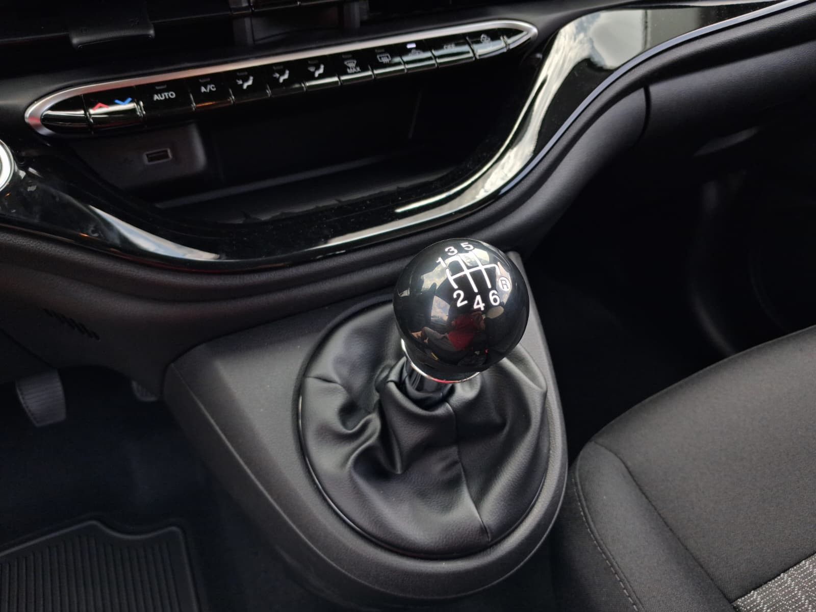 Fahrzeugabbildung Fiat 500 1.0 Hybrid FireFly 48 kW Icon