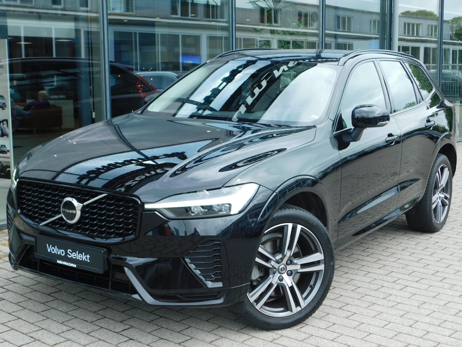 Fahrzeugabbildung Volvo XC60 B4 D Plus Dark
