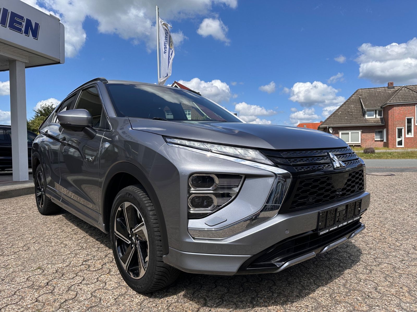 Fahrzeugabbildung Mitsubishi Eclipse Cross 2.4 Hybrid 4WD Select AHK/ACC/360°