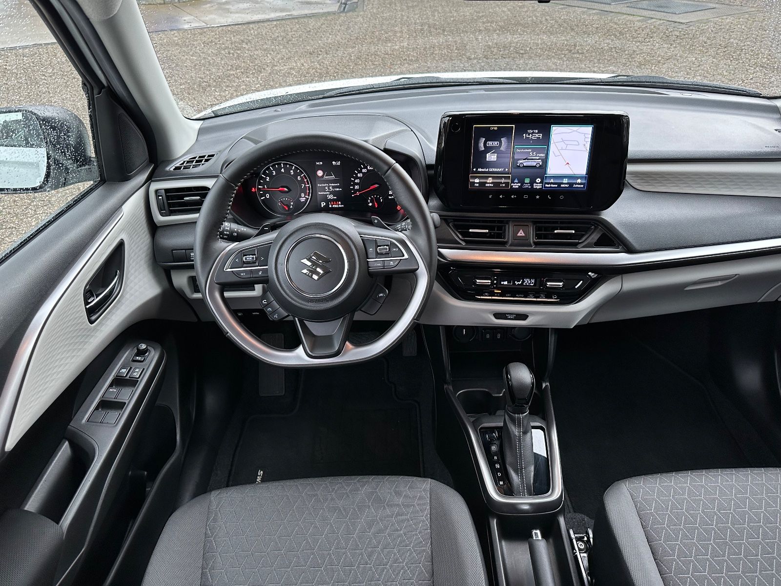 Fahrzeugabbildung Suzuki Swift 1.2 Dualjet Hybrid Comfort+ ACC/Navi/LED