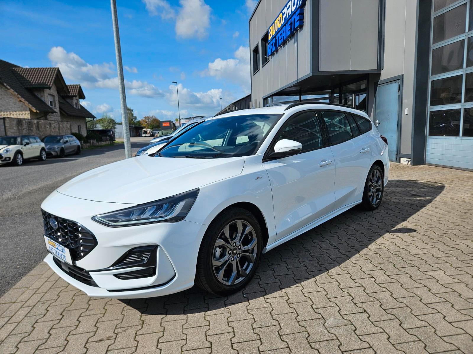 Ford Focus Turnier ST-Line weiß