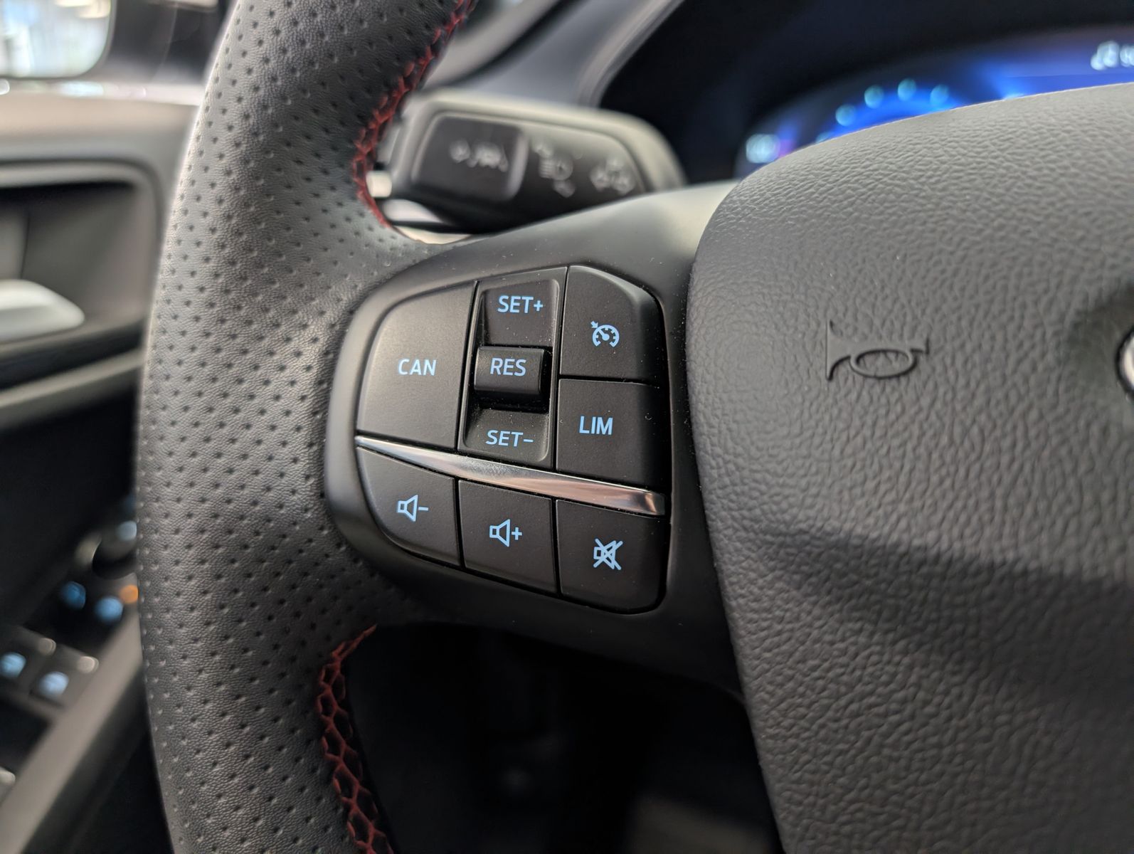 FORD Focus 1.0 EcoBoost MHEV ST-Line X Navi – Bild 30