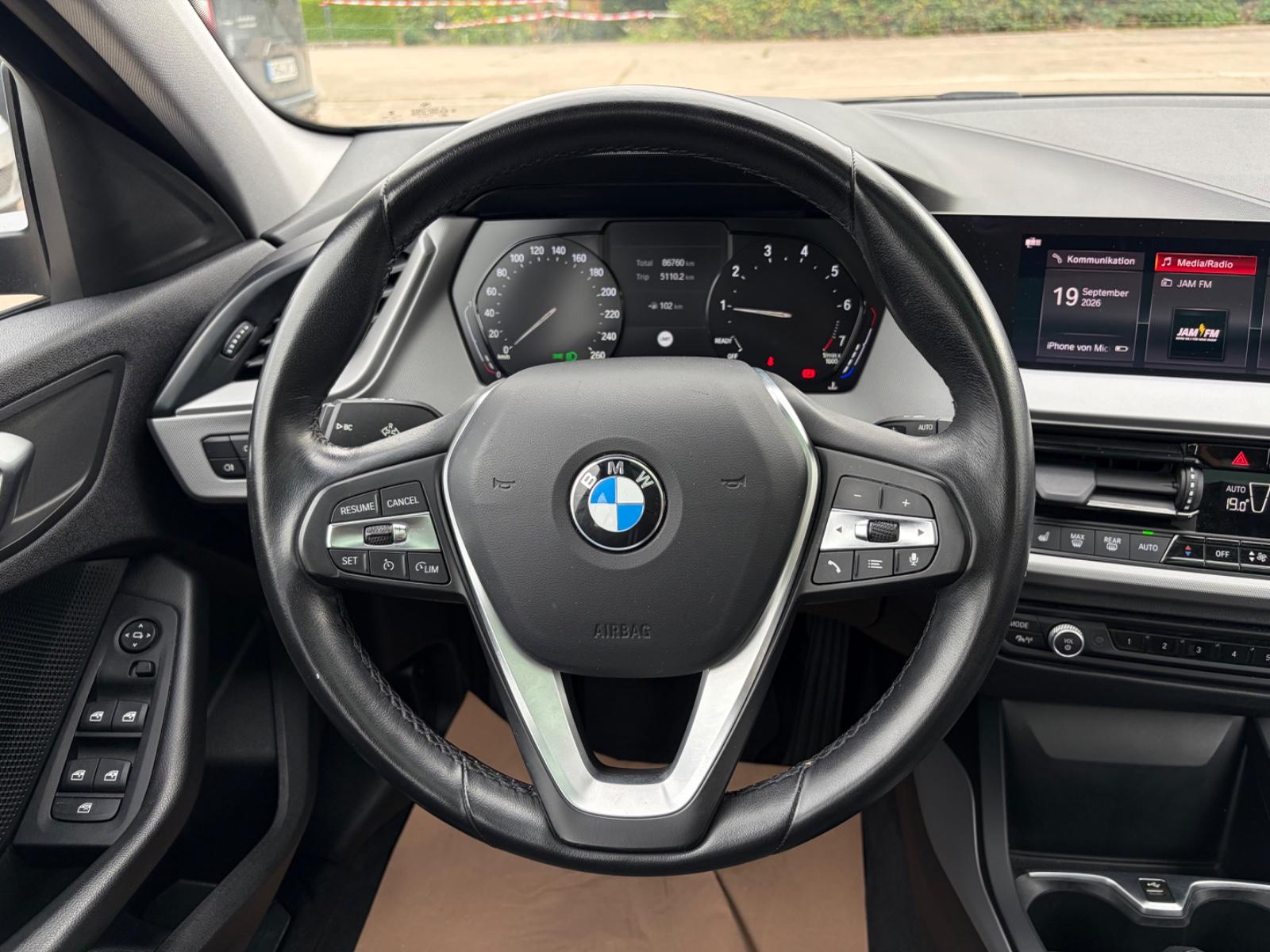 BMW 118 I Advantage AHK | LED | PANO | DAB