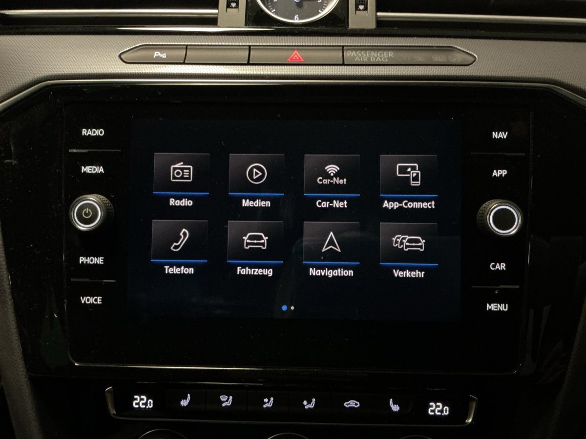Fahrzeugabbildung Volkswagen Passat Variant Comfortline R-Line 1.4 TSI Navi