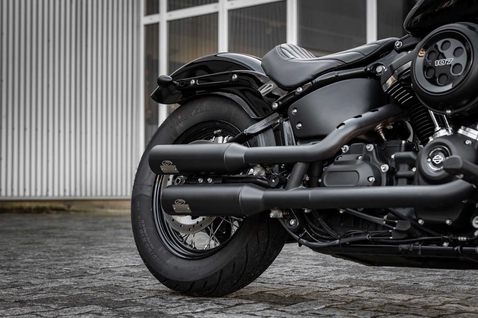 Fahrzeugabbildung Harley-Davidson FXBB STREET BOB Softail  - JEKILL&HYDE