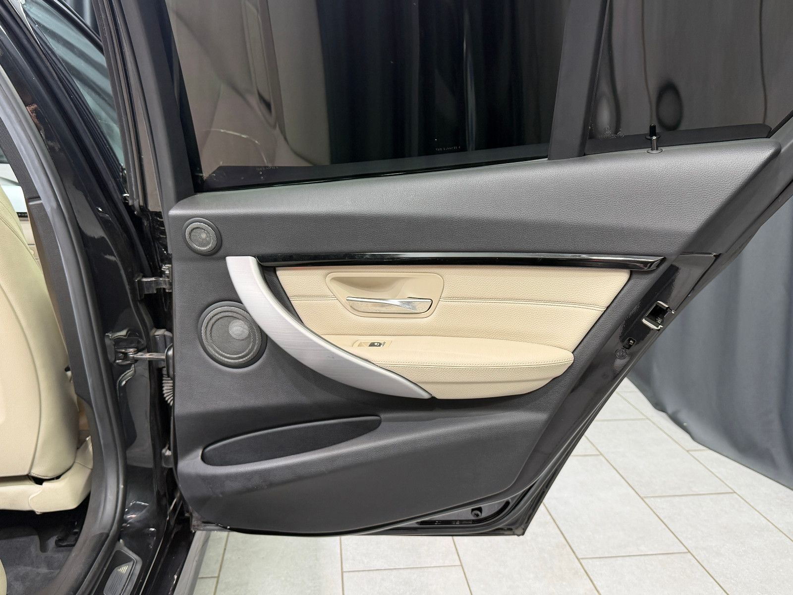 Fahrzeugabbildung BMW 335d xDrive Limo M Sport|H&K|PANO|HuD|VOLL