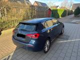 Mercedes-Benz A 250 e Hybrid Metallic Blau Metallic  - mit Hybrid-Antrieb: Metallic