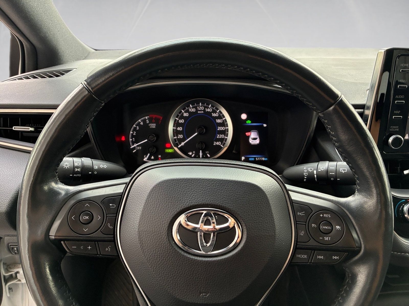 Fahrzeugabbildung Toyota Corolla 1.8 Comfort KAMERA NAVI LED ACC LM