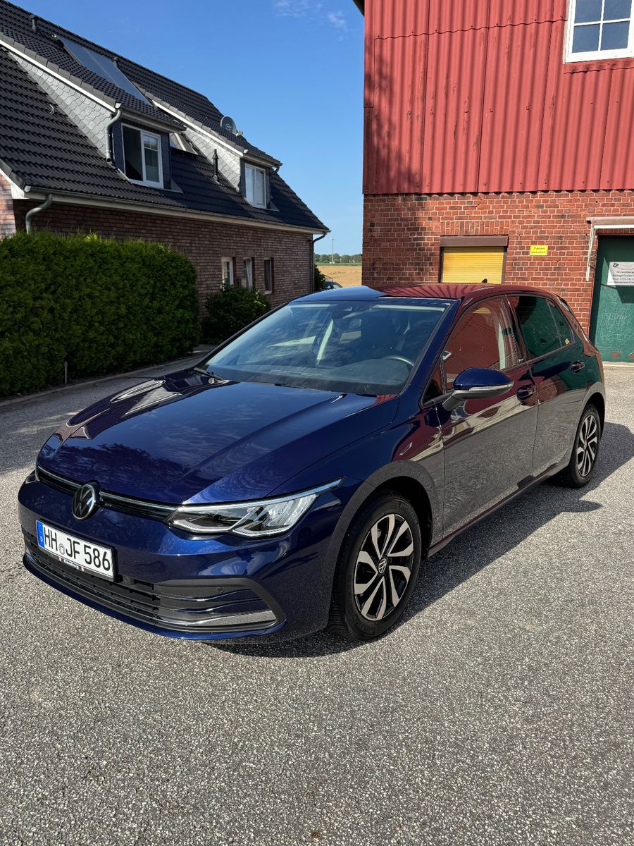 Fahrzeugabbildung Volkswagen Golf VIII Lim. Active mit Neuwagengarantie