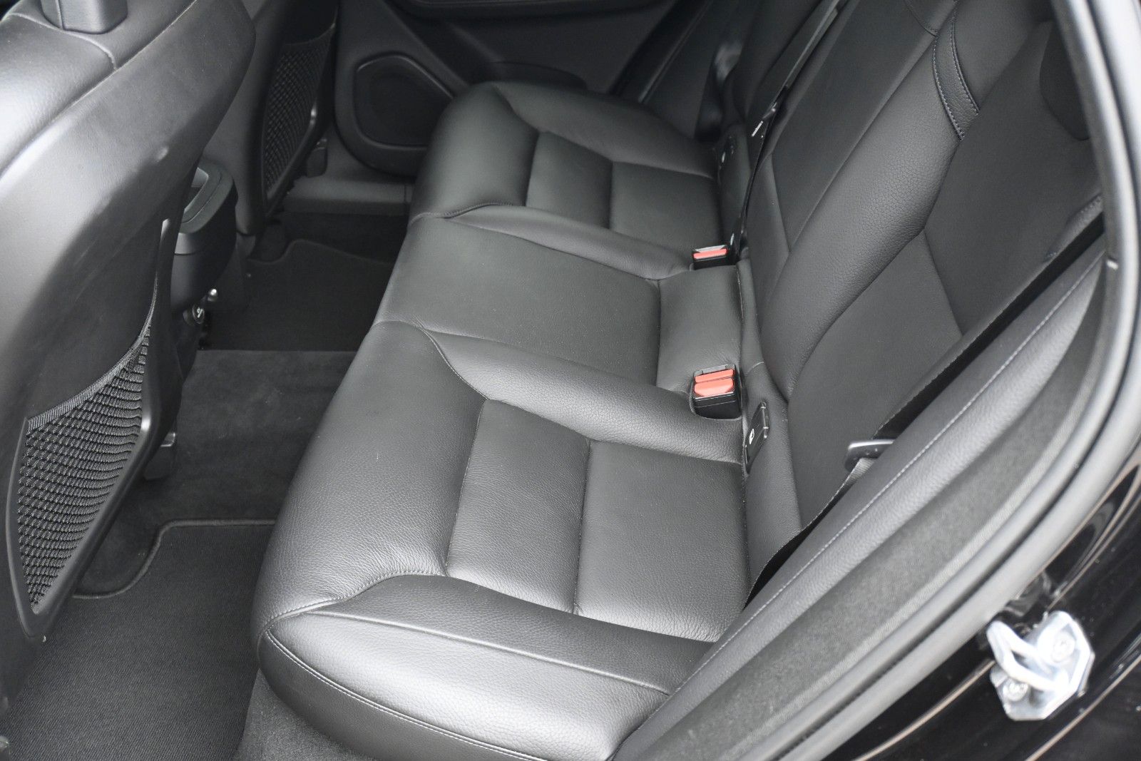 Fahrzeugabbildung Volvo XC60 D4 AWD Momentum *AHK*NAVI*LEDER*LED*