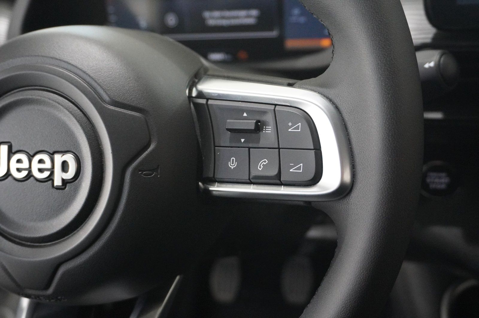 Fahrzeugabbildung Jeep Avenger 1.2 ALTITUDE MY25 NAVI/LED/KAMERA/SH/JBL