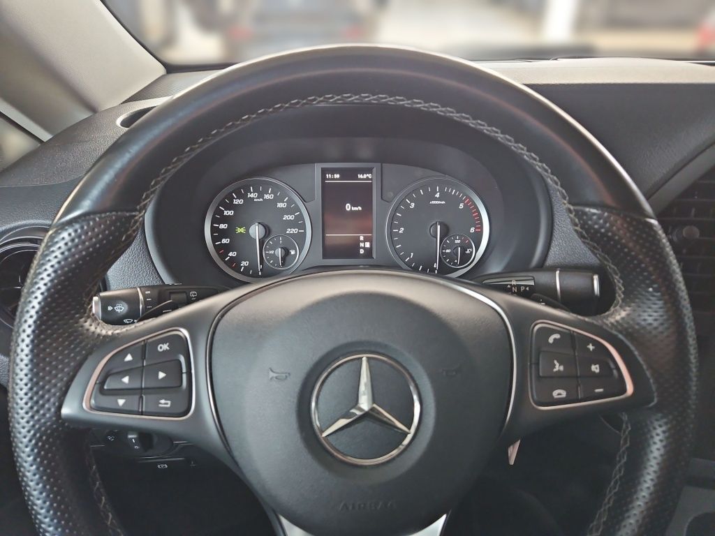 Fahrzeugabbildung Mercedes-Benz Vito 119 Tourer PRO lang 4x4 STHZ Flügeltüre AIR