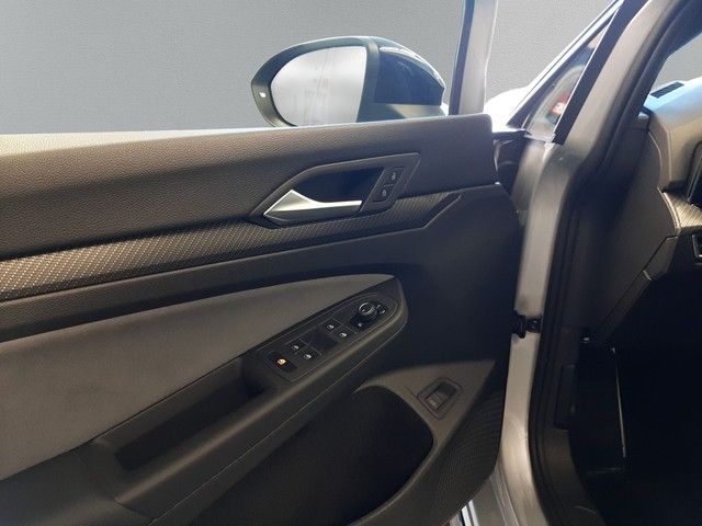 Fahrzeugabbildung Volkswagen Golf VIII Variant 2.0TDI R-Line BlackStyle Pano