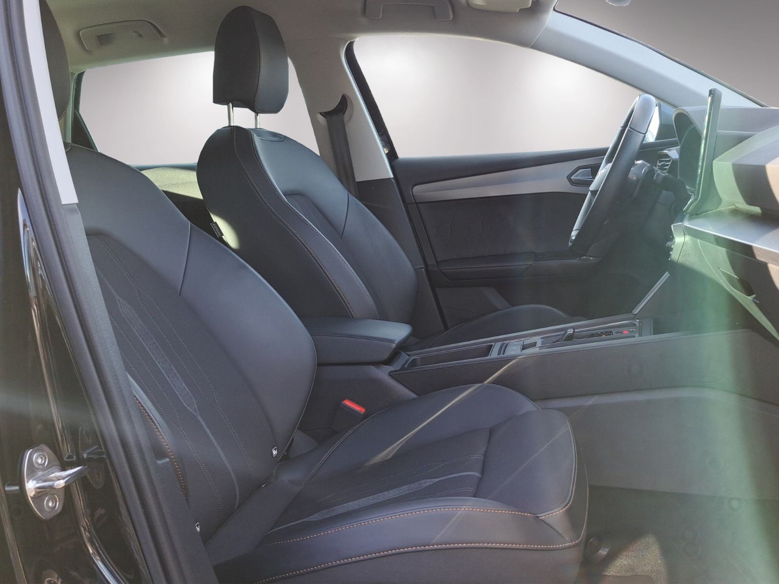 Leon Sportstourer 1.5 eTSI DSG Navi Kamera