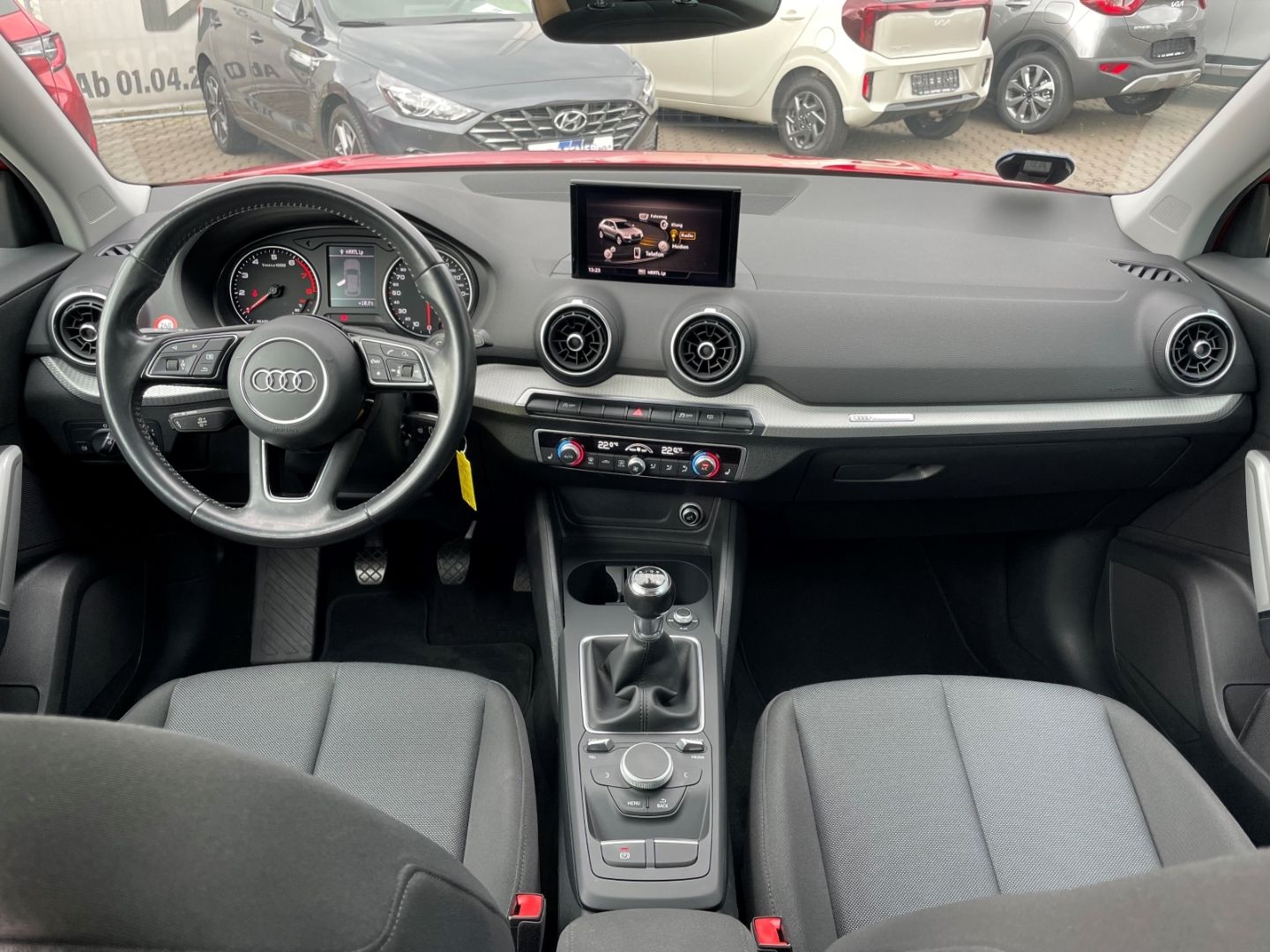 Fahrzeugabbildung Audi Q2 basis ultra Klima Müdigkeitswarner SHZ PDC