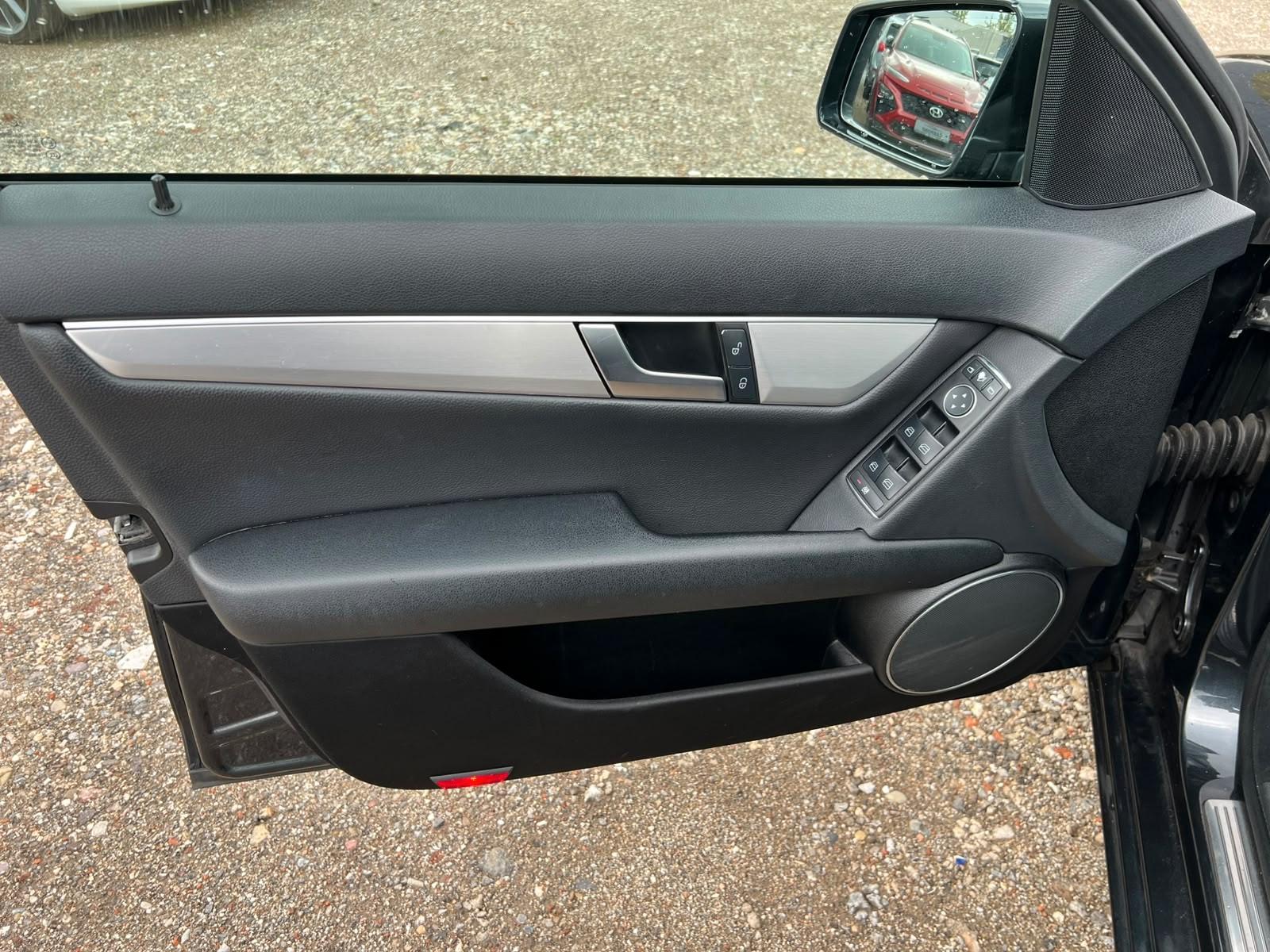 Mercedes-Benz C220 2011 — photo 12