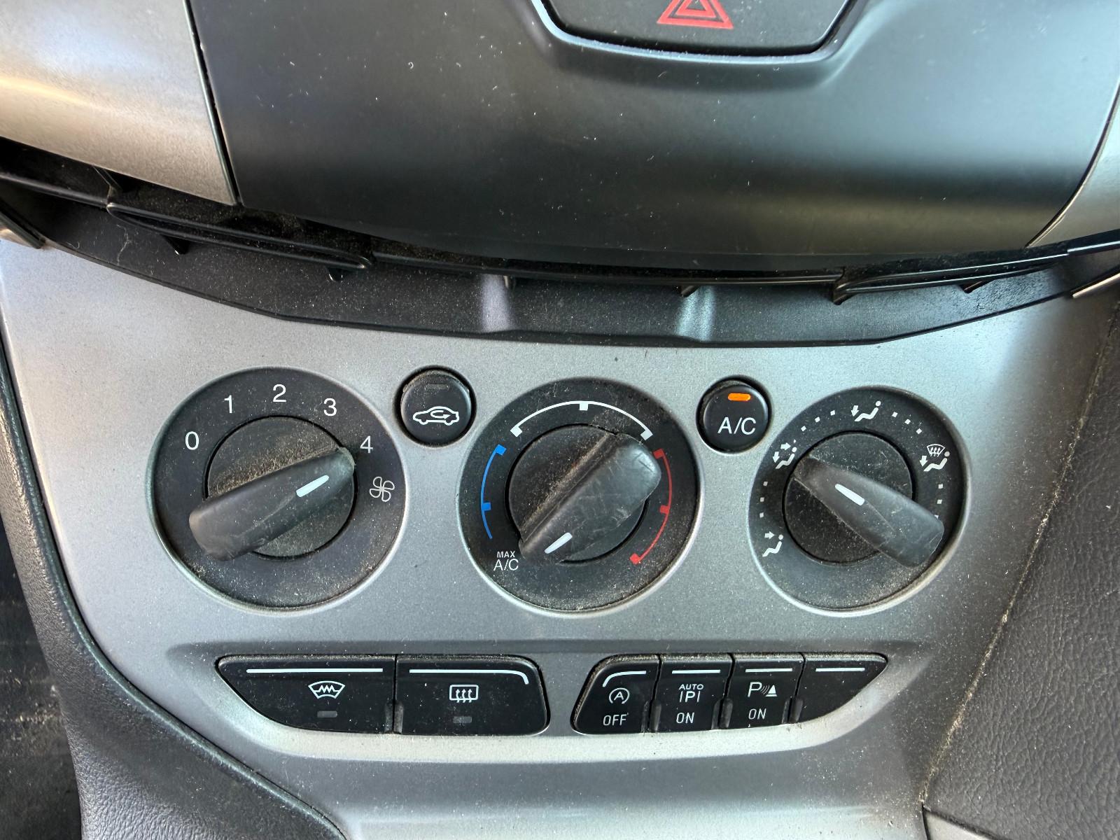 Ford Focus 2013 — photo 12