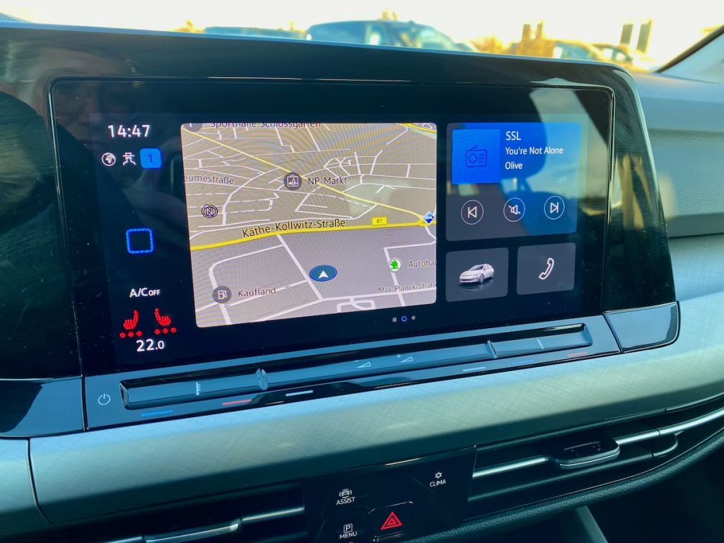 Fahrzeugabbildung Volkswagen Golf Variant 1.5 DSG Life AAC LED SHZ CARPLAY