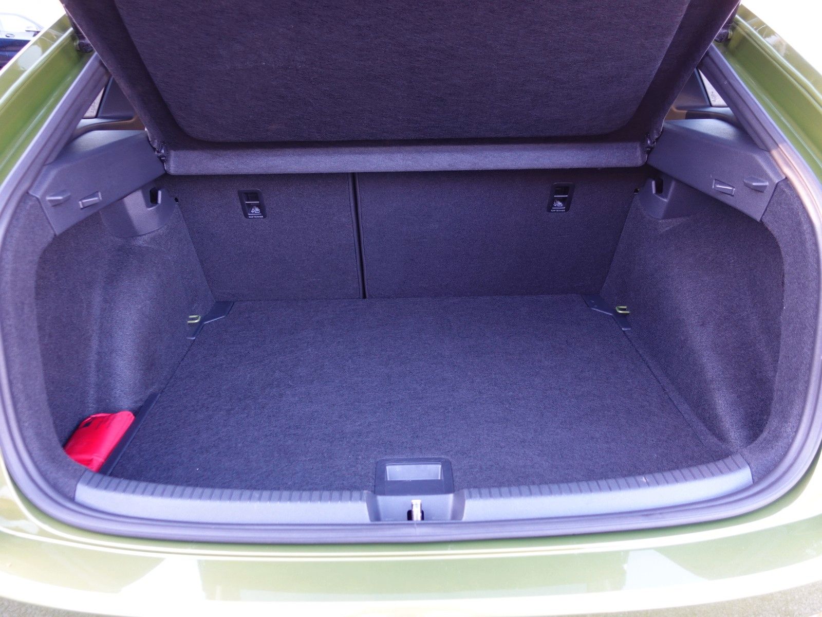 Fahrzeugabbildung Volkswagen Taigo 1.5 TSI DSG R-Line Black Style AHK Assist