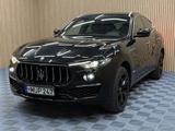 Maserati Levante Benzin 3.0 V6 257kW GRANLUSSO 4x4 Au... - schwarze Maserati Levante