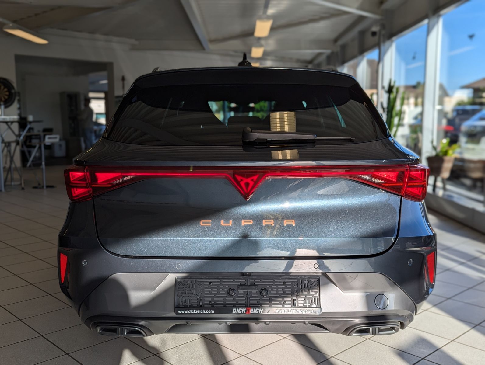 CUPRA Leon 1.5 eTSI Intelligent-Dynamic-Edge-Pake Cam - Image 6