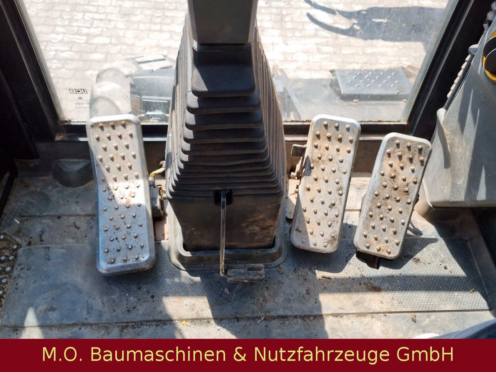 Fahrzeugabbildung JCB 110 W Hydradig / Holzgreifer / 2x Tieflöffel