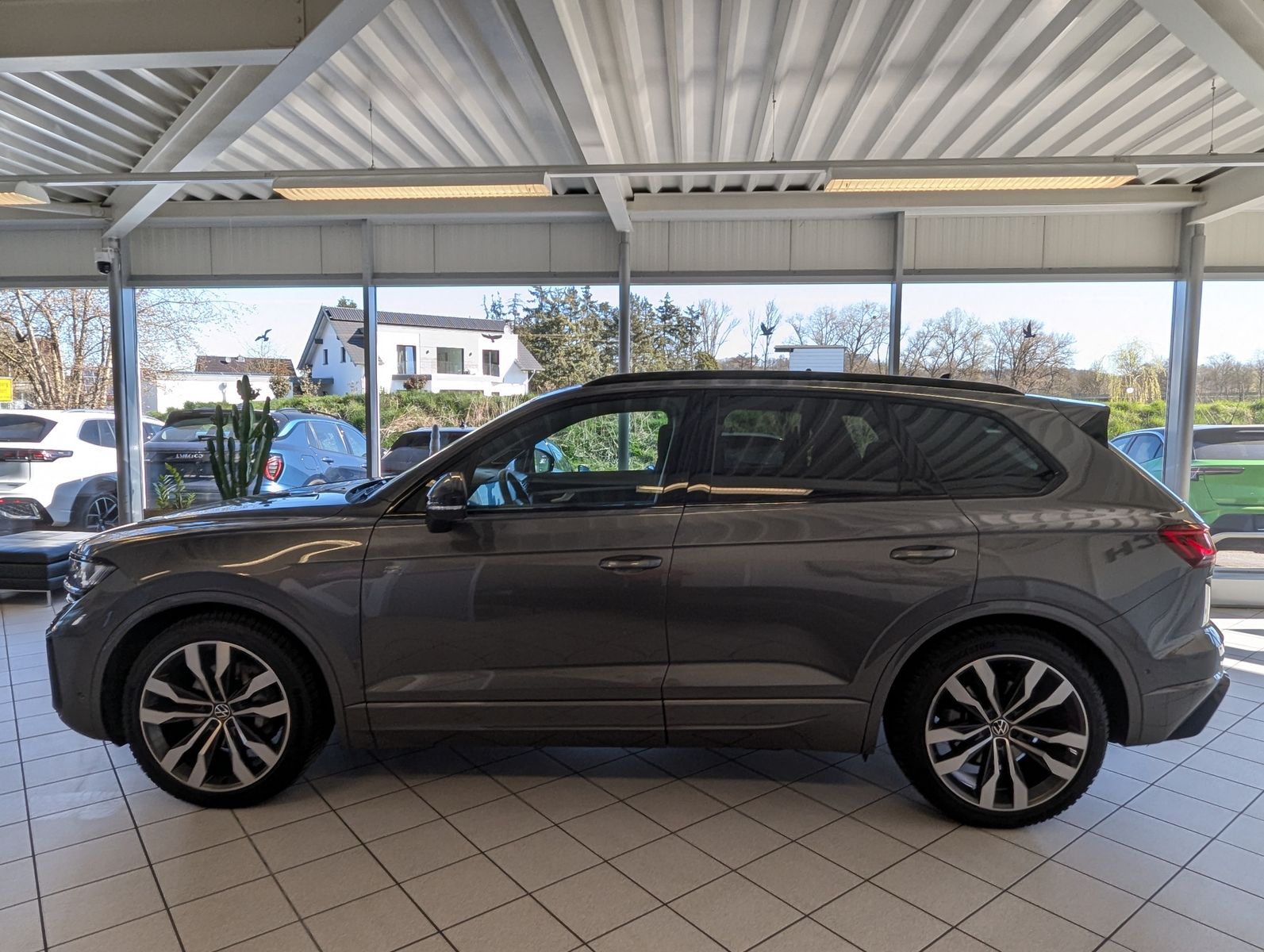 VW Touareg 3.0 TDI 4M R-Line Komfort-Paket UPE 111T - Image 4