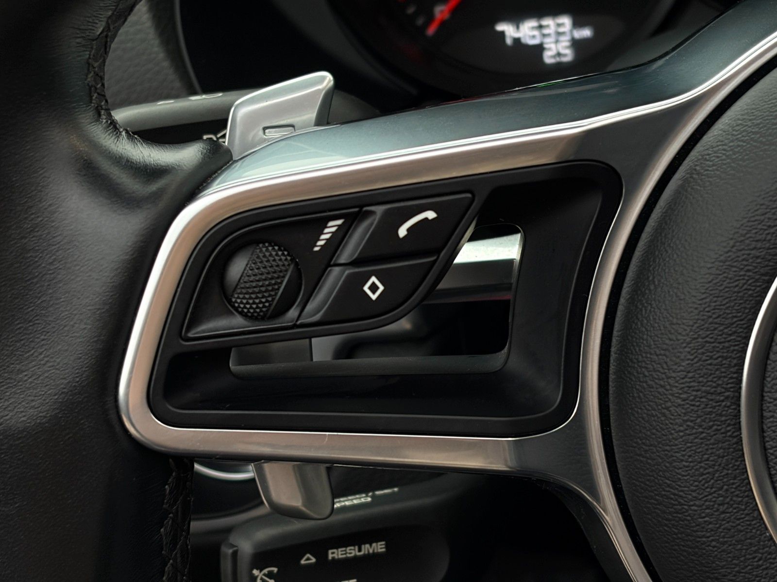 Fahrzeugabbildung Porsche 718 Boxster Sport PASM NAV CarPlay LHZ SHZ 20"