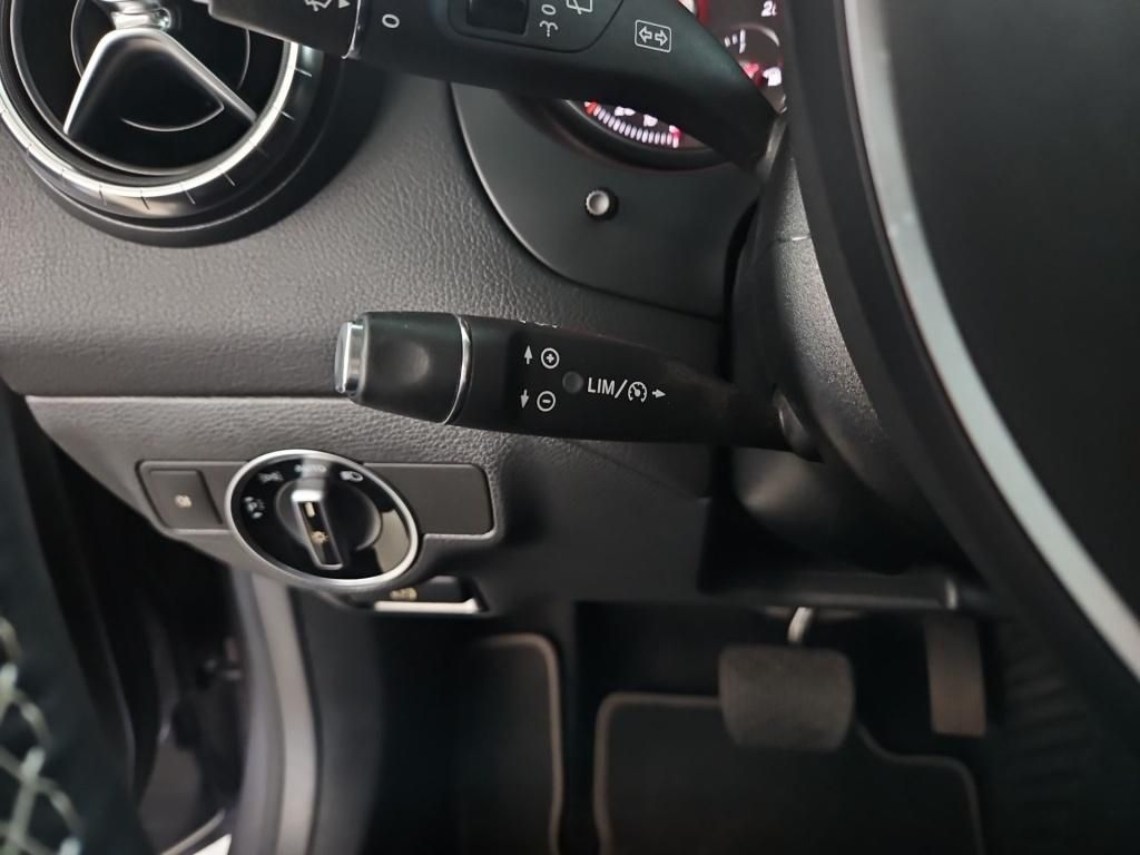 Fahrzeugabbildung Mercedes-Benz CLA 200 SB Progressive Pano Navi KAM LED Sound