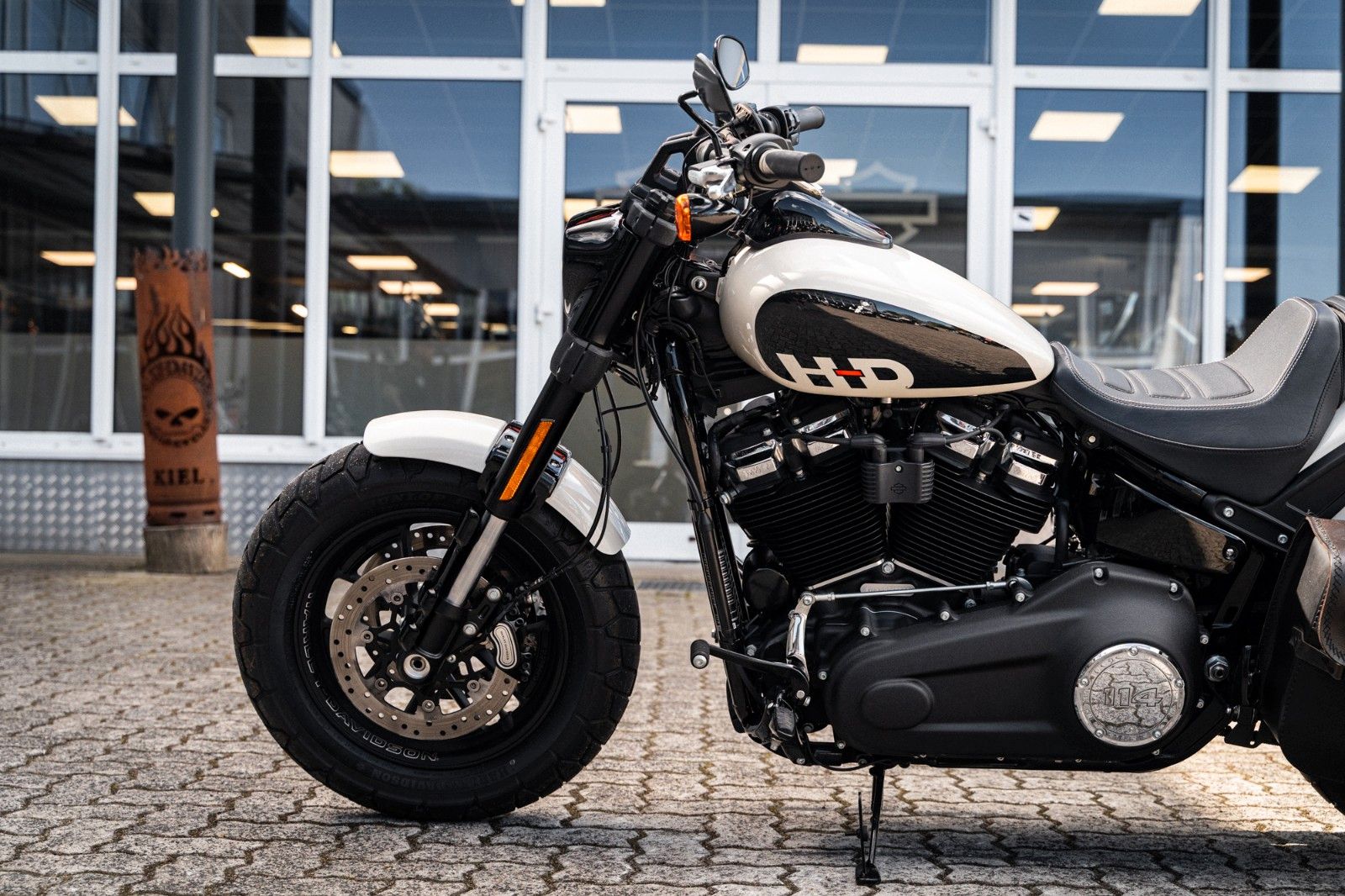 Fahrzeugabbildung Harley-Davidson FAT BOB 114 cui SOFTAIL - JEKILL & HYDE