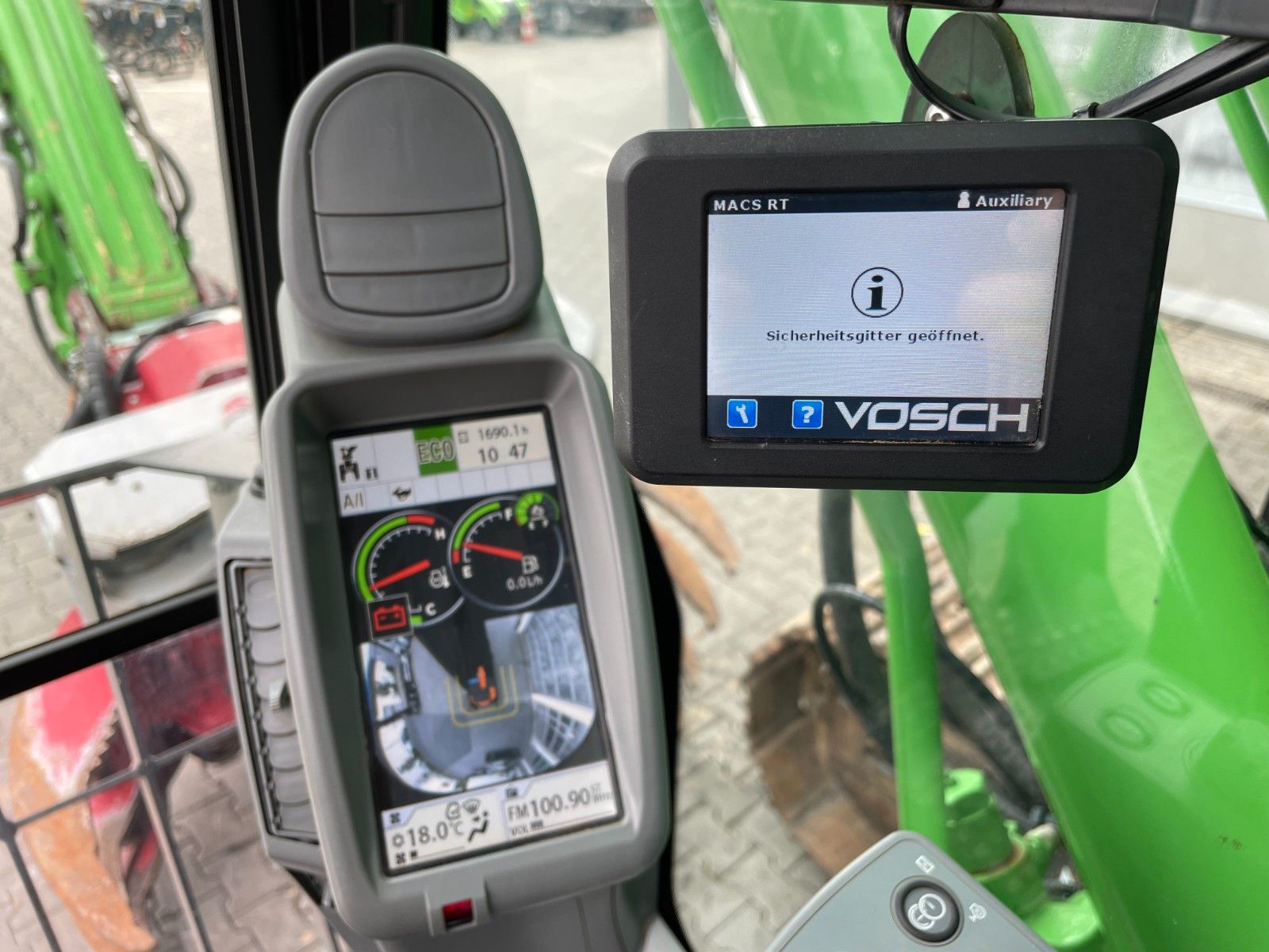 Fahrzeugabbildung Hitachi ZX225USLC-6 / 1.690h / OQ65 / Greifersäge