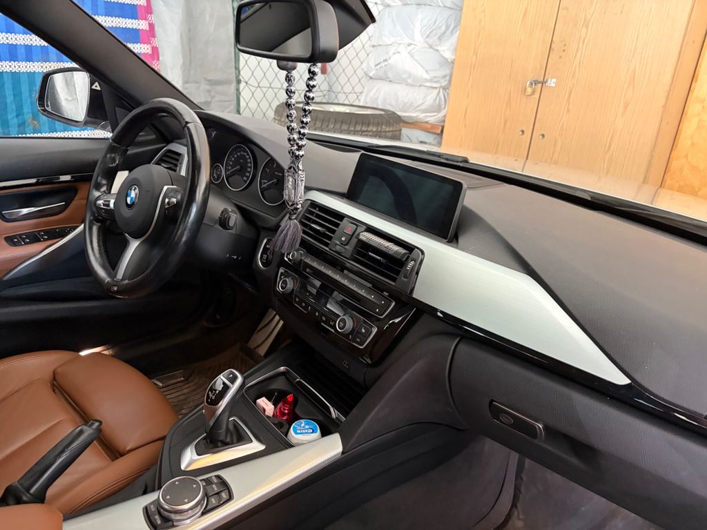 Image of BMW 330