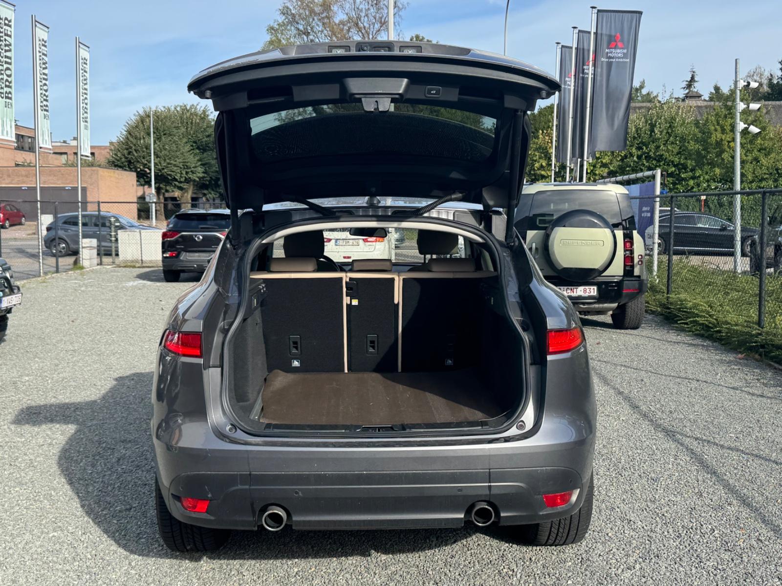 JAGUAR F-PACE PORTFOLIO AWD | 300 ch | BVA | HAYON ÉLECTRIQUE | RÉGLAGE ÉLECTRIQUE DES SIÈGES AVEC FONCTION MÉMOIRE | TOIT OUVRANT