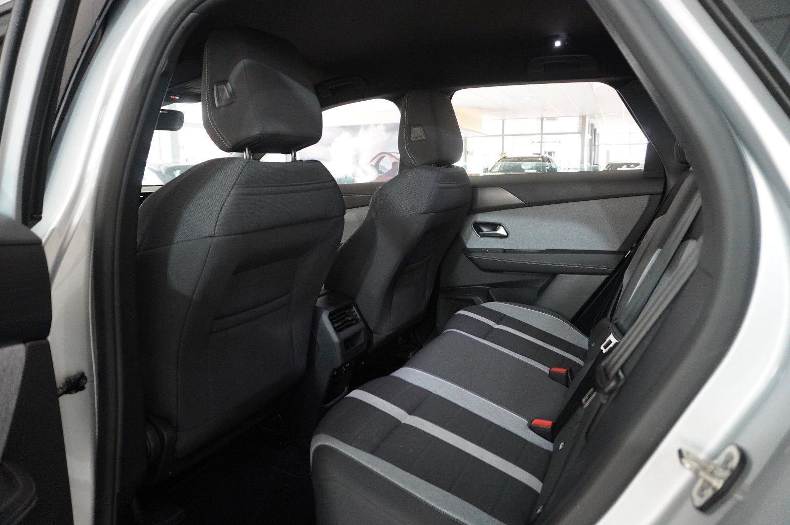 Fahrzeugabbildung Opel Grandland 1.2 48V HYBRID NAVI/LED/KAMERA/DAB+
