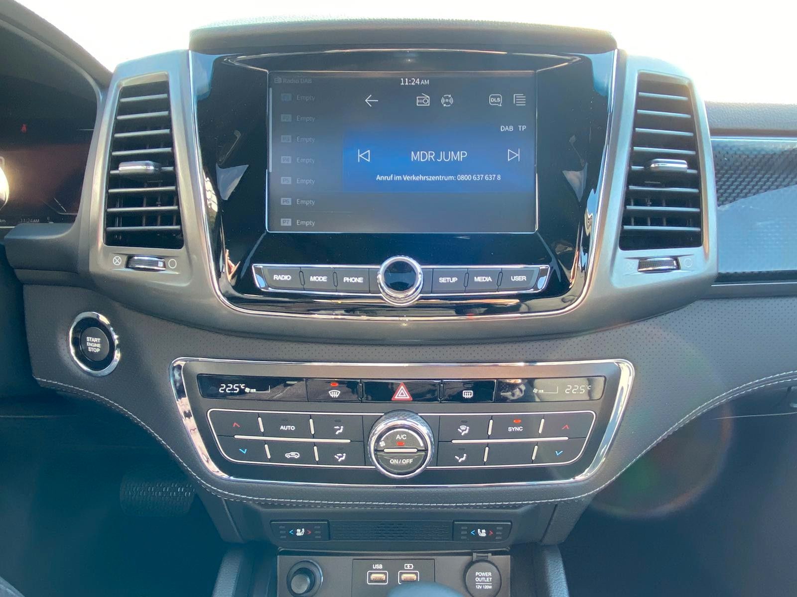 Fahrzeugabbildung Ssangyong Musso Grand 2.2d AT 4x4 BLACK LEDER+XENON+ROLLO