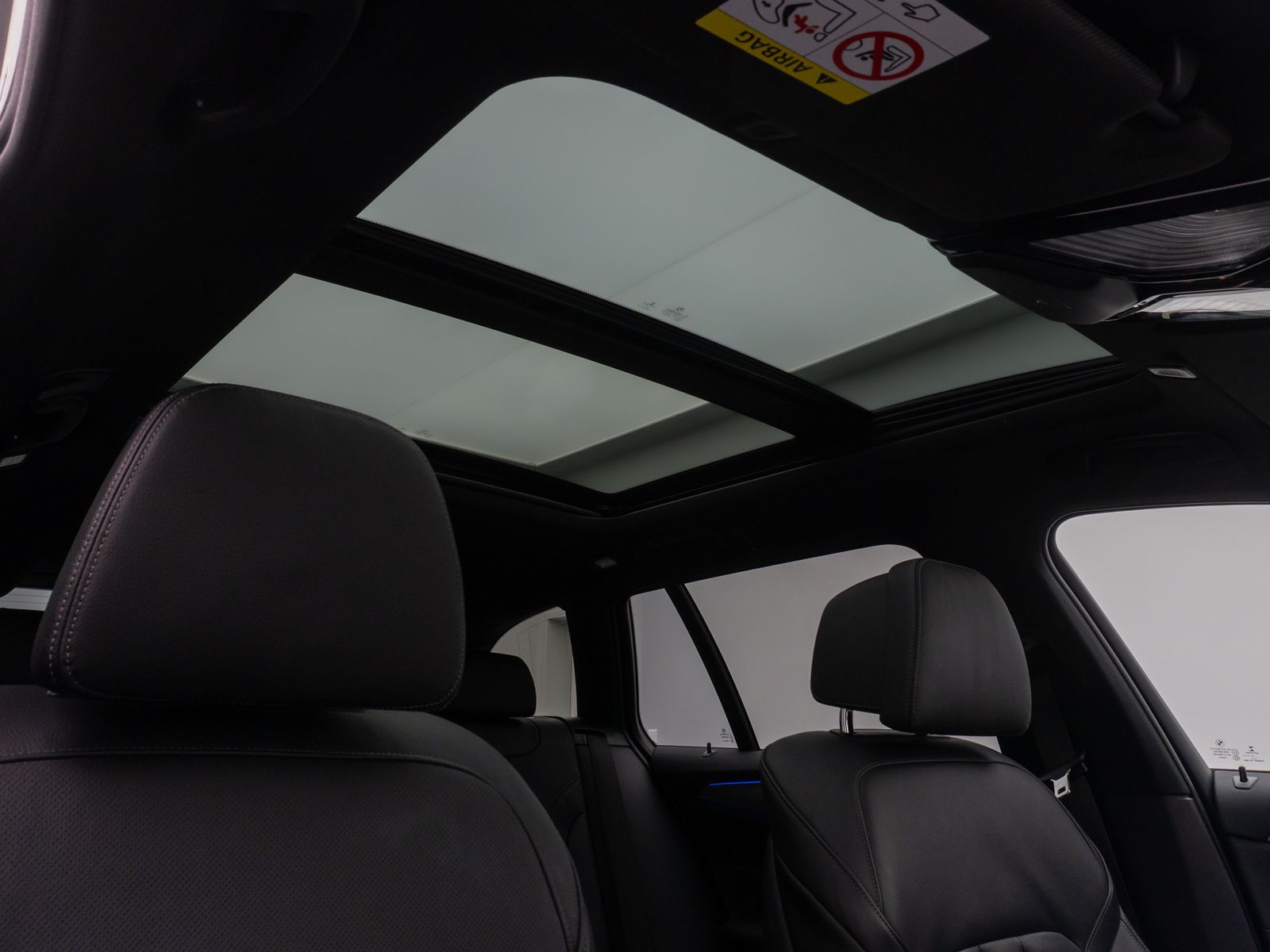 Fahrzeugabbildung BMW 530d xD M Sport Panorama Kamera HUD H/K Komfort