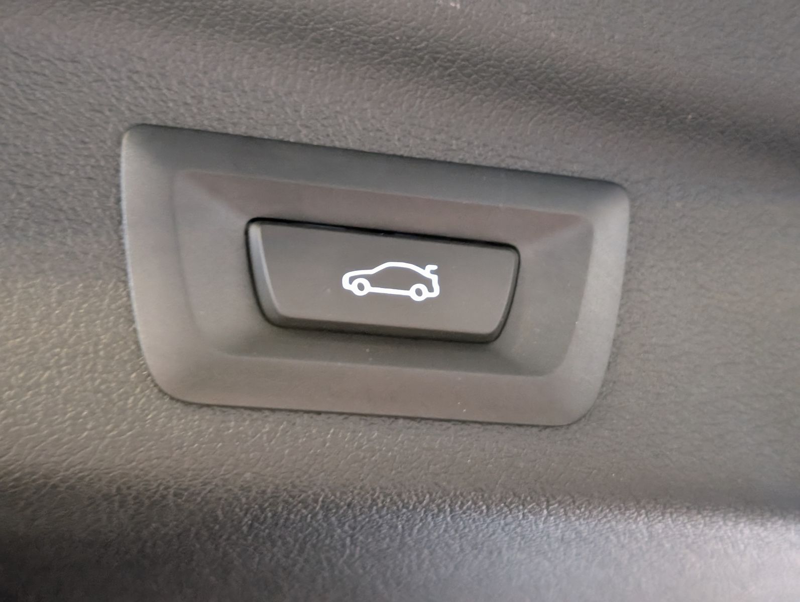 Fahrzeugabbildung BMW 218 Active Tourer d AHK Pano Cam Travel-Paket